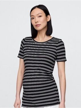 NWT Gap Maternity Crewneck T-Shirt Size Medium